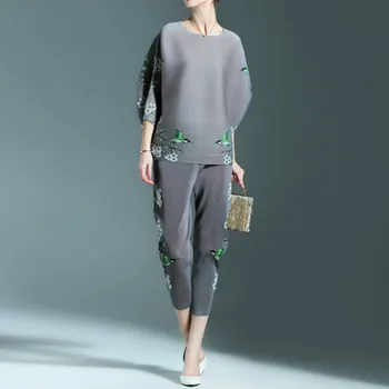 Plus Size Pant Suits For Women 45-75kg Spring Summer Elastic Loose Miyake Pleated Flowers And Birds Printed Two Piece Set Female
Plus Size Pant Suits For Women 45-75kg Spring Summer Elastic Loose Miyake Pleated Flowers And Birds Printed Two Piece Set Female