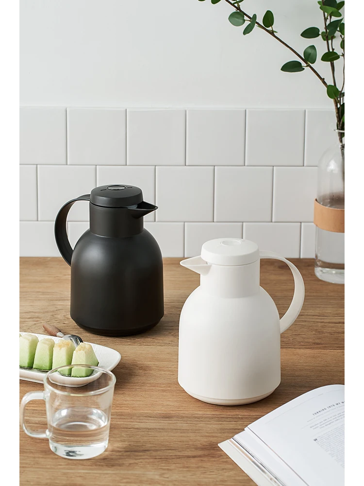 Изоляционный горшок в европейском стиле со стеклянной подкладкой, классический бытовой термос, большая емкость 1,5 для студенческого общежития
Изоляционный горшок в европейском стиле со стеклянной подкладкой, классический бытовой термос, большая емкость 1,5 для студенческого общежития