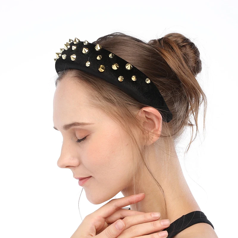 Winter Rivet Headbands Women Punk Wide Headband Sponge Hairbands Side Wrapped Female Thicken Head Band Hair Accessories
Winter Rivet Headbands Women Punk Wide Headband Sponge Hairbands Side Wrapped Female Thicken Head Band Hair Accessories