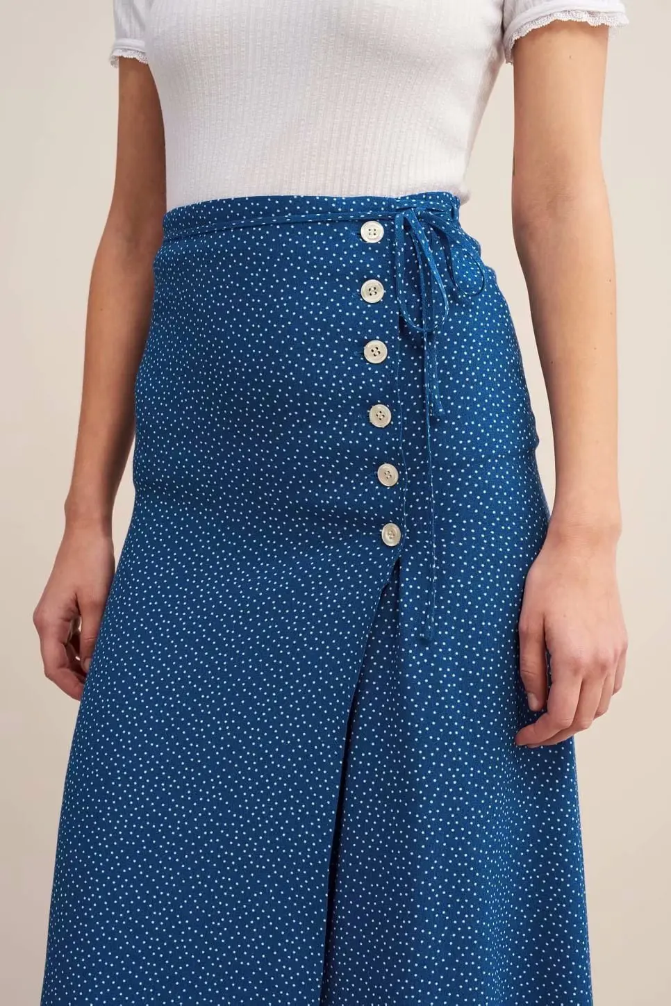 2019 Summer New Products French Vintage Blue Polka Dots High-waisted Lace-up Mid-length Skirt Casual A- line Skirt
2019 Summer New Products French Vintage Blue Polka Dots High-waisted Lace-up Mid-length Skirt Casual A- line Skirt