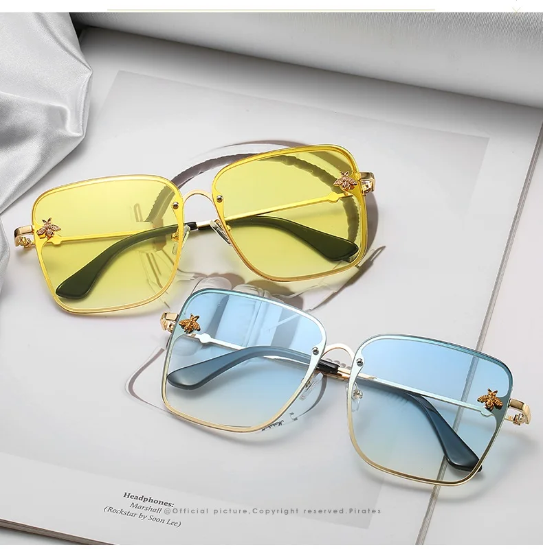 Tesia Oversize Women Sunglasses Brand Designer Square Frame Metal Decorations Simple Fashion UV400 Gafas De Sol Mujer 8950
Tesia Oversize Women Sunglasses Brand Designer Square Frame Metal Decorations Simple Fashion UV400 Gafas De Sol Mujer 8950