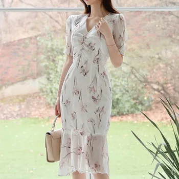 Cross border women's wear 2020 new summer Korean version close waist slim V-neck short sleeve medium length dress
Cross border women's wear 2020 new summer Korean version close waist slim V-neck short sleeve medium length dress