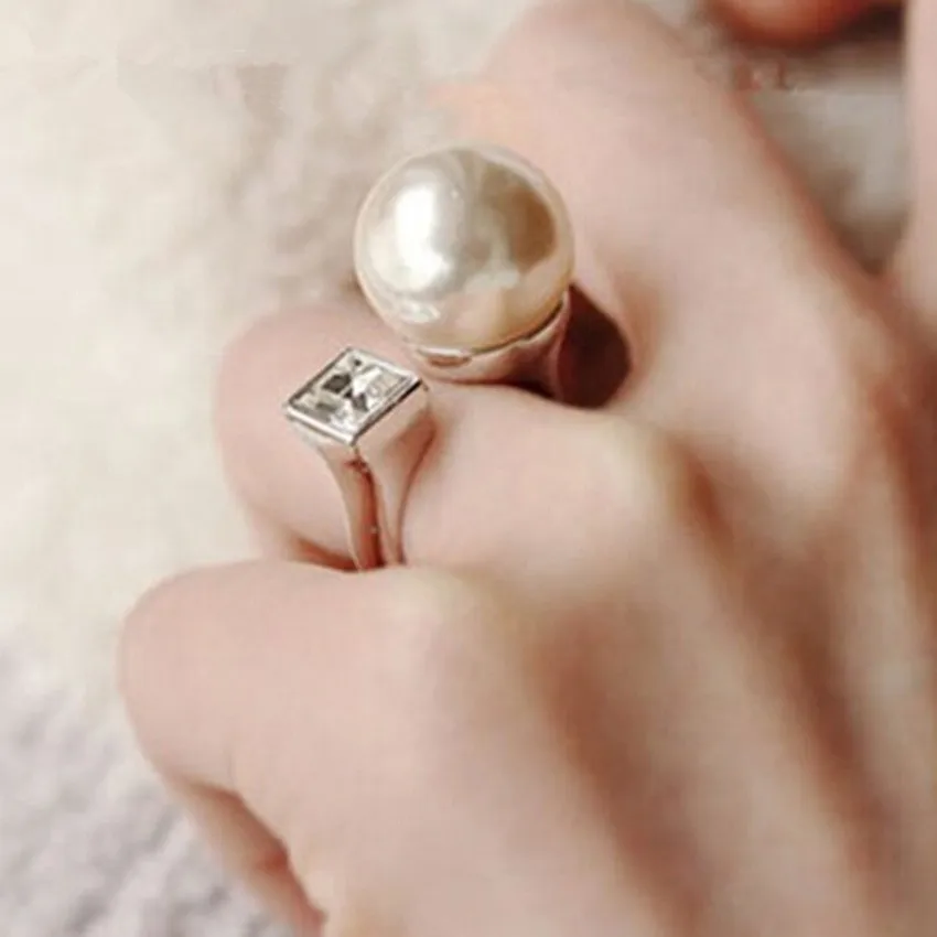 White Round Simulated Pearl Beads Big Rings For Women Luxury Adjustable Wedding Ring Female New Coming Jewelry
White Round Simulated Pearl Beads Big Rings For Women Luxury Adjustable Wedding Ring Female New Coming Jewelry