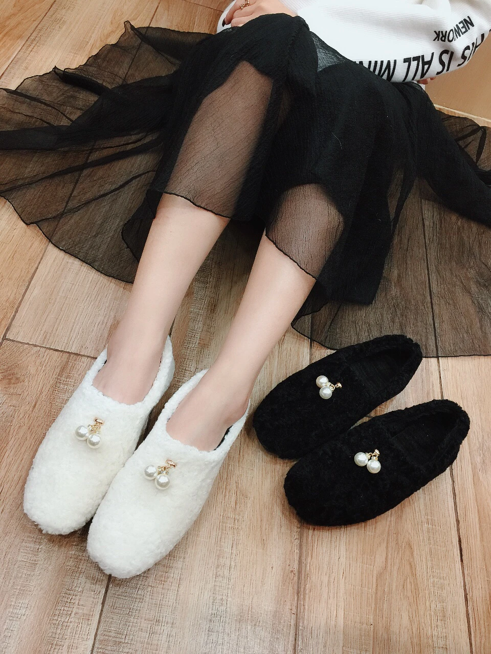 2019 autumn and winter new fashion wild pearl buckle lamb casual shoes comfortable soft flat shoes warm cotton shoes women's sho
2019 autumn and winter new fashion wild pearl buckle lamb casual shoes comfortable soft flat shoes warm cotton shoes women's sho