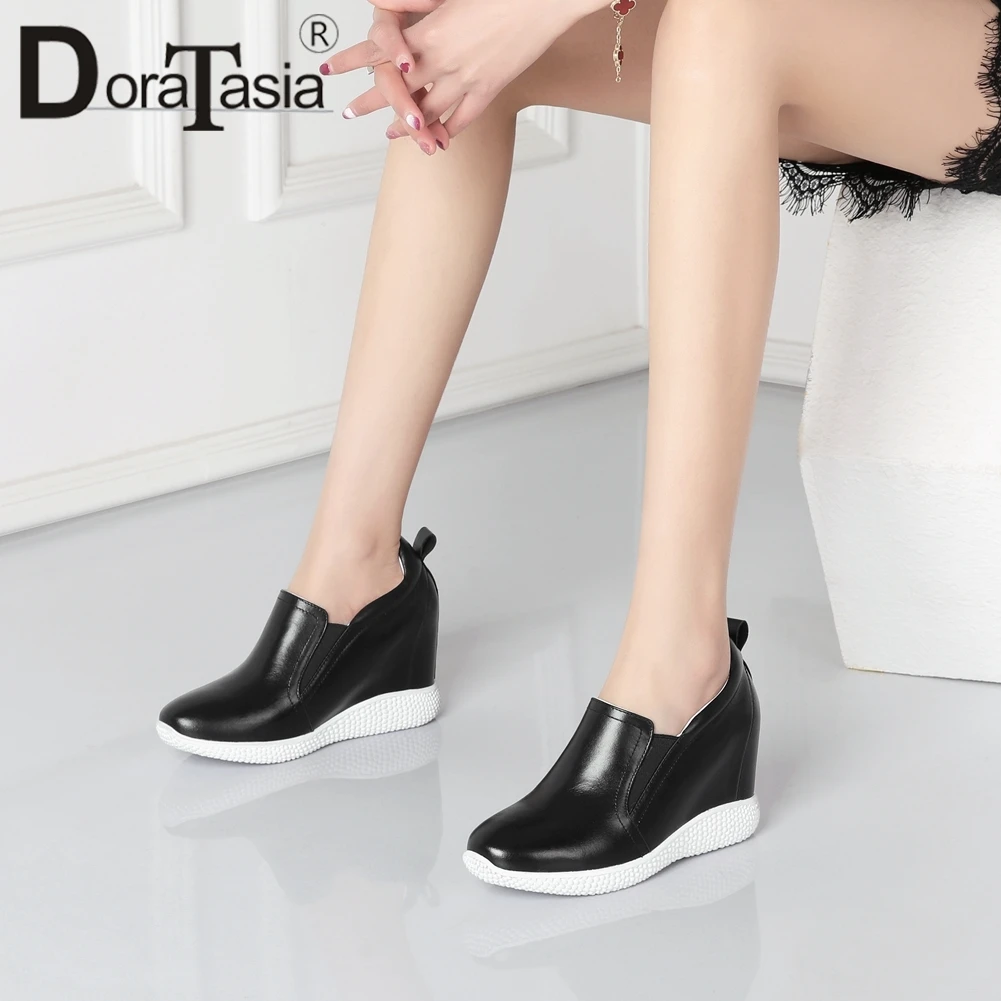 DORATASIA Ladies Autumn slip-on Genuine Leather Pumps Casual Heels Pumps Women Height Increasing Platform Shoes Woman
DORATASIA Ladies Autumn slip-on Genuine Leather Pumps Casual Heels Pumps Women Height Increasing Platform Shoes Woman