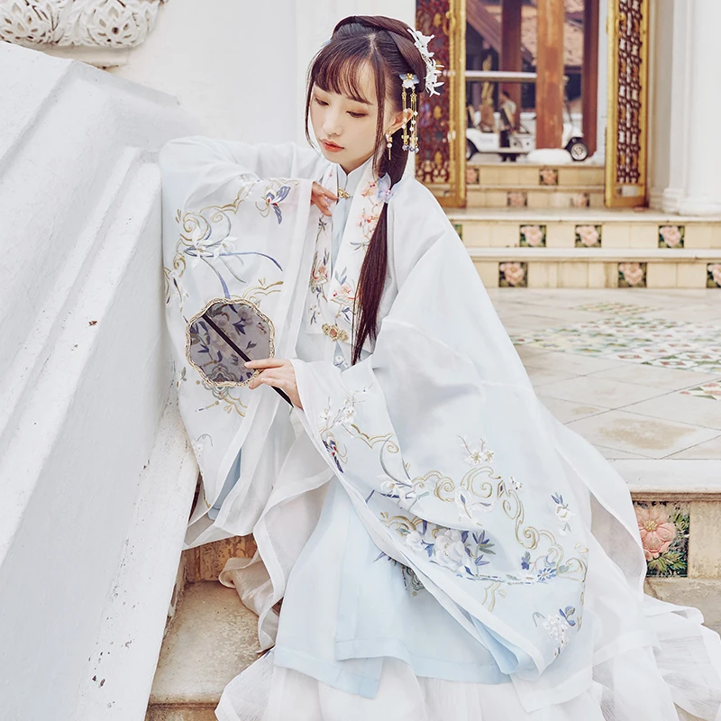 

More than thirteen little cardamom [siwuxie] traditional embroidery heavy industry embroidered cape coat Hanfu women