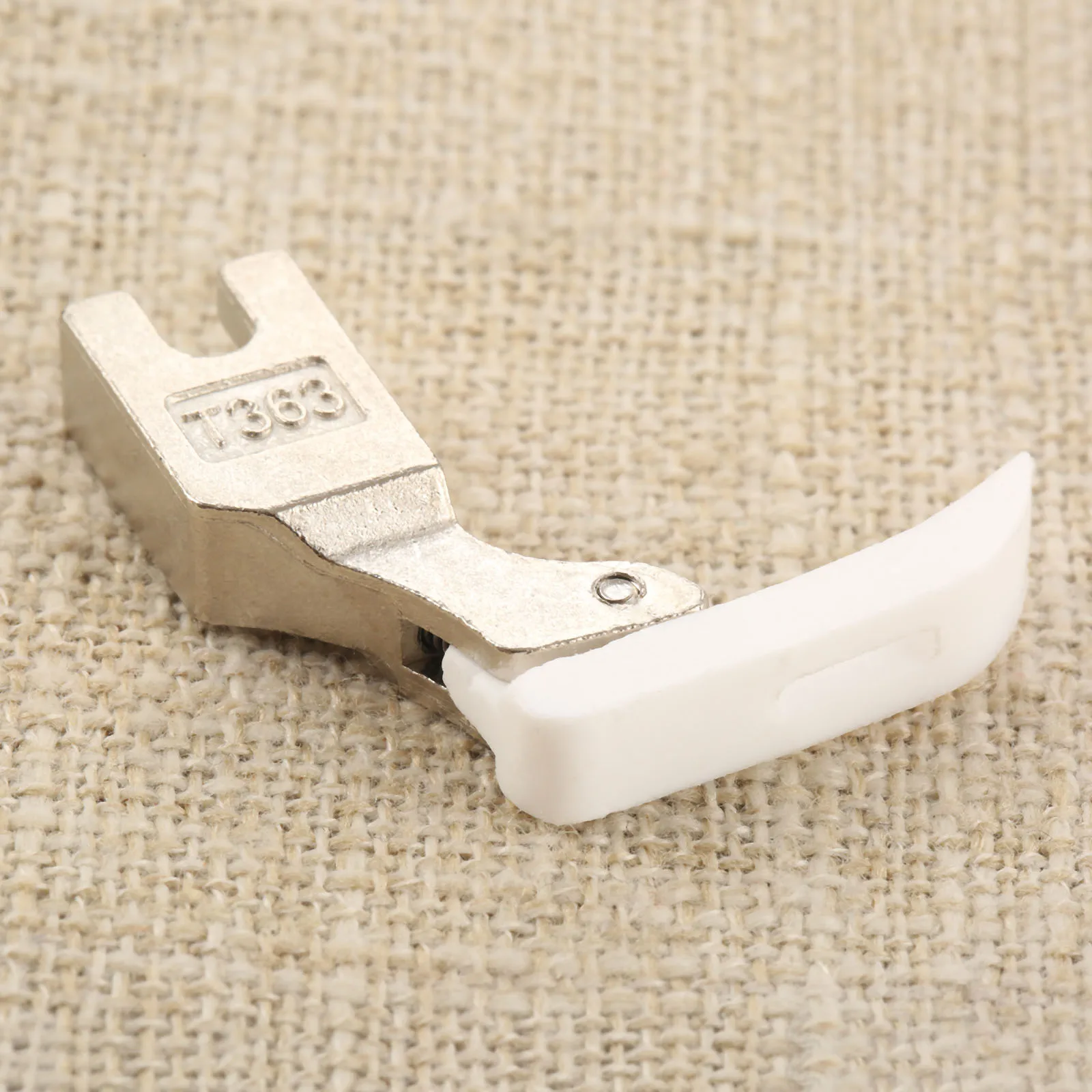 Description Picture 5 of item2Pcs T363 Sewing Machine Plastic Presser Feet Zipper Narrow Presser Foot for Flat Wagon Sewing Machine Sewing Tools & Accessory