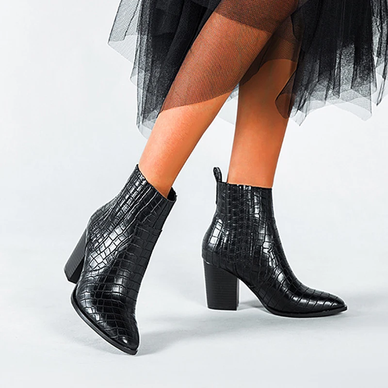 2019 Motorcycle Western Cowboy Boots Women Crocodile pattern Leather Short Cossacks High Heels Cowgirl Booties Ankle botas Shoes
2019 Motorcycle Western Cowboy Boots Women Crocodile pattern Leather Short Cossacks High Heels Cowgirl Booties Ankle botas Shoes