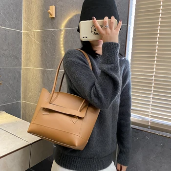 Soft PU Leather Women Shoulder Bag Simple Solid Color Ladies Handbags Totes Fashion Causal Female Bags
Soft PU Leather Women Shoulder Bag Simple Solid Color Ladies Handbags Totes Fashion Causal Female Bags