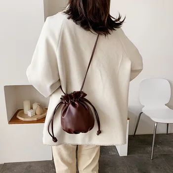 Spring Mini Bag Women 2020 New Fashion Japanese Style Women's Messenger Bag Leisure String Hubos Bag Fashion Bucket Bag
Spring Mini Bag Women 2020 New Fashion Japanese Style Women's Messenger Bag Leisure String Hubos Bag Fashion Bucket Bag
