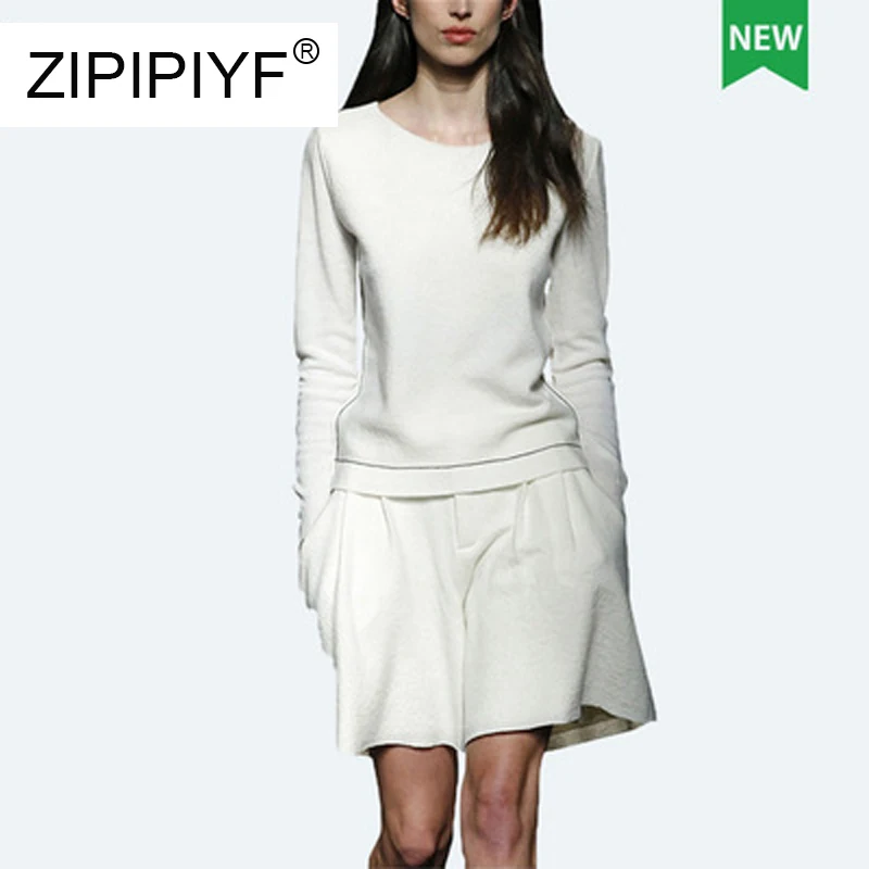 Fashionable Women Two-piece Sets 2019 New Arrival Elegant Lady Solid Color O-Neck Tops + Casual Shorts C2096
Fashionable Women Two-piece Sets 2019 New Arrival Elegant Lady Solid Color O-Neck Tops + Casual Shorts C2096