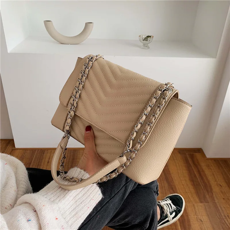 New Stylish Women's Chain Pack 2019 Simplified Personality and Single Shoulded Diagonal Pocket.
New Stylish Women's Chain Pack 2019 Simplified Personality and Single Shoulded Diagonal Pocket.