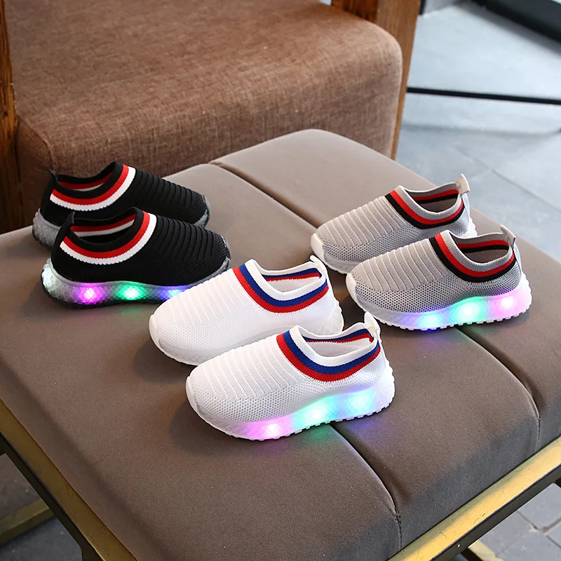 2020 Fashion Slip on LED shoes children breathable colorful lighting kids sneakers solid leisure boys girls shoes tennis 
2020 Fashion Slip on LED shoes children breathable colorful lighting kids sneakers solid leisure boys girls shoes tennis