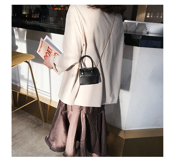 2019 new stereo Candy-colored trapezoidal small square bag ear bill of lading shoulder slung women's bags
2019 new stereo Candy-colored trapezoidal small square bag ear bill of lading shoulder slung women's bags