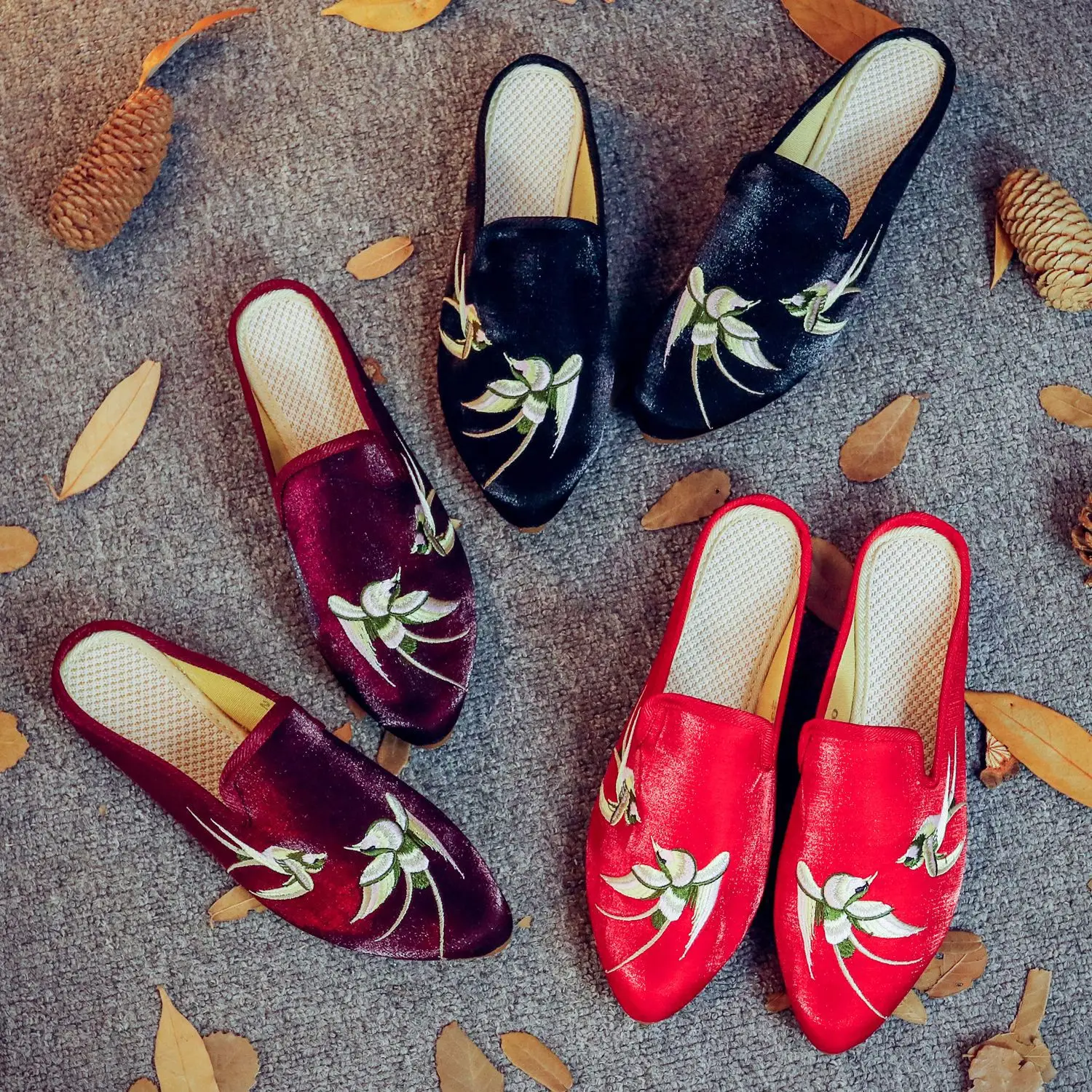 Little Swallow Pointed-Toe Slipper Sweet Embroidered Shoes Chinese-style Spring And Summer New Style Sandals
Little Swallow Pointed-Toe Slipper Sweet Embroidered Shoes Chinese-style Spring And Summer New Style Sandals