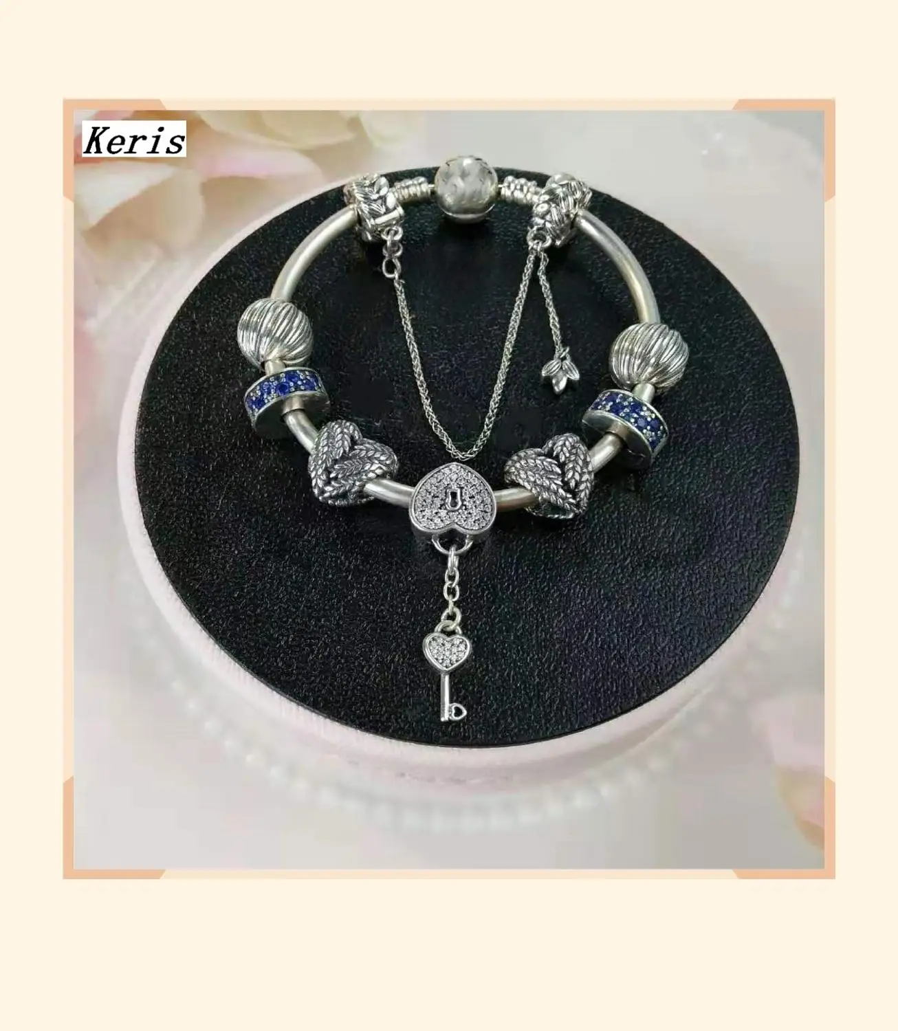 Keris Store High Quality 1:1 100%925 Silver New Charm Heart Key Safety Chain Chain Bracelet Free Delivery
Keris Store High Quality 1:1 100%925 Silver New Charm Heart Key Safety Chain Chain Bracelet Free Delivery