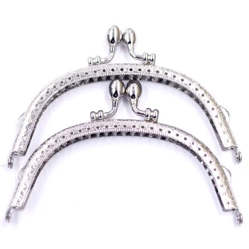10Pcs Silver Tone Ball Heads Flowers Carved Frame Arch Kiss Clasp Lock For Purses Bags Handbags Accessories 12.5cm
10Pcs Silver Tone Ball Heads Flowers Carved Frame Arch Kiss Clasp Lock For Purses Bags Handbags Accessories 12.5cm