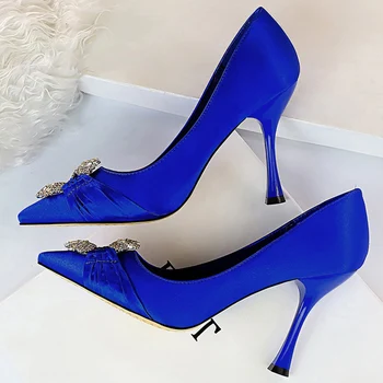 2020 Woman's 10cm High Heels Scarpins Crystal Satin Talons Pumps Silk Blue Green Wedding Bridal Valentine Burgundy Fetish Shoes
2020 Woman's 10cm High Heels Scarpins Crystal Satin Talons Pumps Silk Blue Green Wedding Bridal Valentine Burgundy Fetish Shoes
