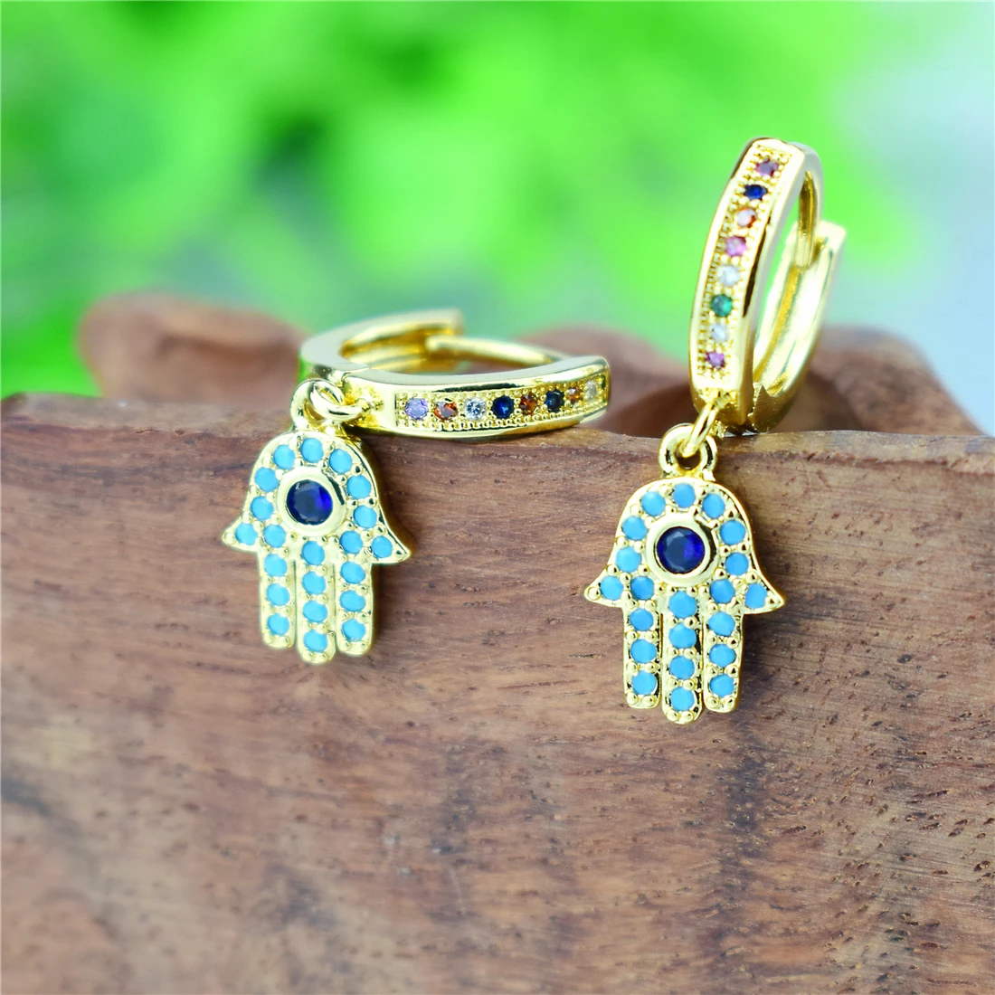 Charm Rainbow Copper Zircon Drop Earrings Fashion Palm Shape Pendant Earrings Crystal Jewelry Best New Year Gifts for Women
Charm Rainbow Copper Zircon Drop Earrings Fashion Palm Shape Pendant Earrings Crystal Jewelry Best New Year Gifts for Women