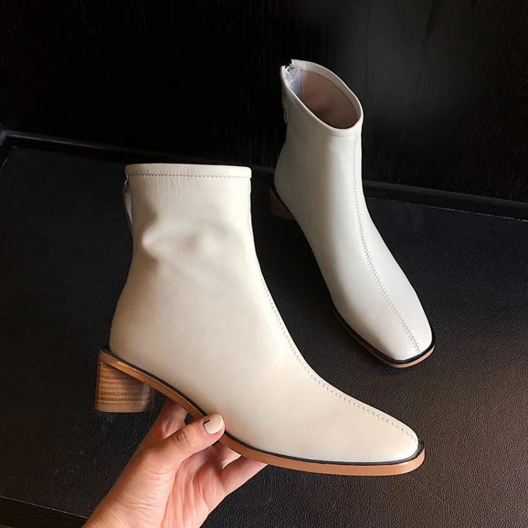 Women Boots Autumn And Winter Warm New First Layer Cowhide Wood Grain Thick With The Square Head Female Short Boots
Women Boots Autumn And Winter Warm New First Layer Cowhide Wood Grain Thick With The Square Head Female Short Boots
