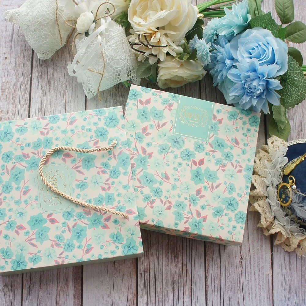 18.5*18.5*6cm 3set Blue Flower Garden Gold Sweet Design Paper Box + Bag As Baby Shower Birthday Wedding Gift Packaging Use
18.5*18.5*6cm 3set Blue Flower Garden Gold Sweet Design Paper Box + Bag As Baby Shower Birthday Wedding Gift Packaging Use
