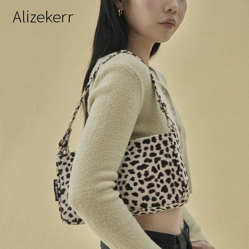 Retro Leopard Print Shoulder Bag Women Vintage Soft Velvet Baguette Handbags And Purses Casual Simple Lightweight Bolsos Mujer 
Retro Leopard Print Shoulder Bag Women Vintage Soft Velvet Baguette Handbags And Purses Casual Simple Lightweight Bolsos Mujer