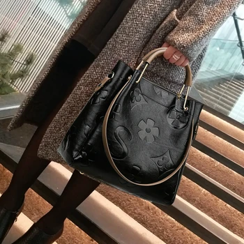 Vintage Flower Pattern Handbag for Women Genuine Leather Classic Black Casual Totes Office Lady Bag Large Capacity Louis Brand
Vintage Flower Pattern Handbag for Women Genuine Leather Classic Black Casual Totes Office Lady Bag Large Capacity Louis Brand
