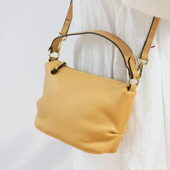 Bright Genuine Leather Handbag For Women Girl Summer Euro Fashion Cowhide Messenger Bags Bolsa Female Casual Crossbody Bag 
Bright Genuine Leather Handbag For Women Girl Summer Euro Fashion Cowhide Messenger Bags Bolsa Female Casual Crossbody Bag