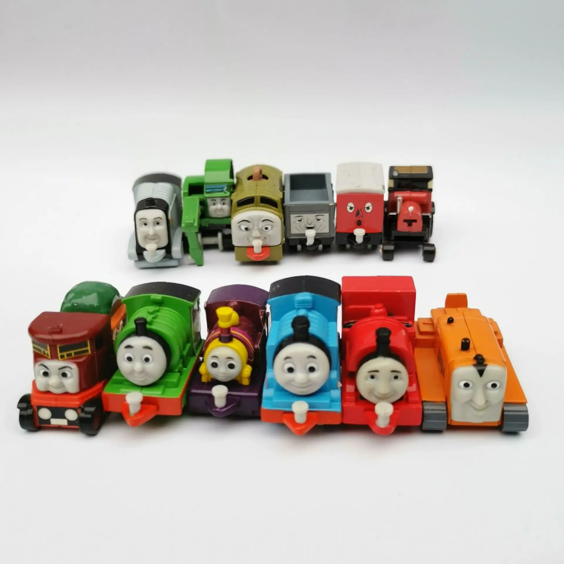 4 Uds. no repetir 4cm Thomas y amigo juguete duro PVC estación de ferrocarril rueda de tren puede mover a los niños DIY juego coche de carreras de juguete
4 Uds. no repetir 4cm Thomas y amigo juguete duro PVC estación de ferrocarril rueda de tren puede mover a los niños DIY juego coche de carreras de juguete