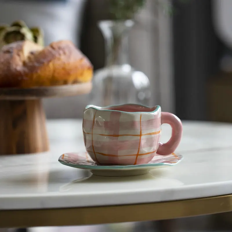 Designer ins wind retro girl heart hand pinch coffee cup and saucer afternoon tea cup modern home ceramic cup water cup
Designer ins wind retro girl heart hand pinch coffee cup and saucer afternoon tea cup modern home ceramic cup water cup