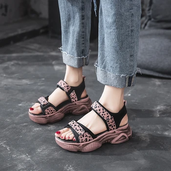 2020 Summer Women Platform Chunky Sandals Leopard Designers Woman Block Heel Shoes Casual Sport Female Wedge Fashion Sandal 6cm
2020 Summer Women Platform Chunky Sandals Leopard Designers Woman Block Heel Shoes Casual Sport Female Wedge Fashion Sandal 6cm