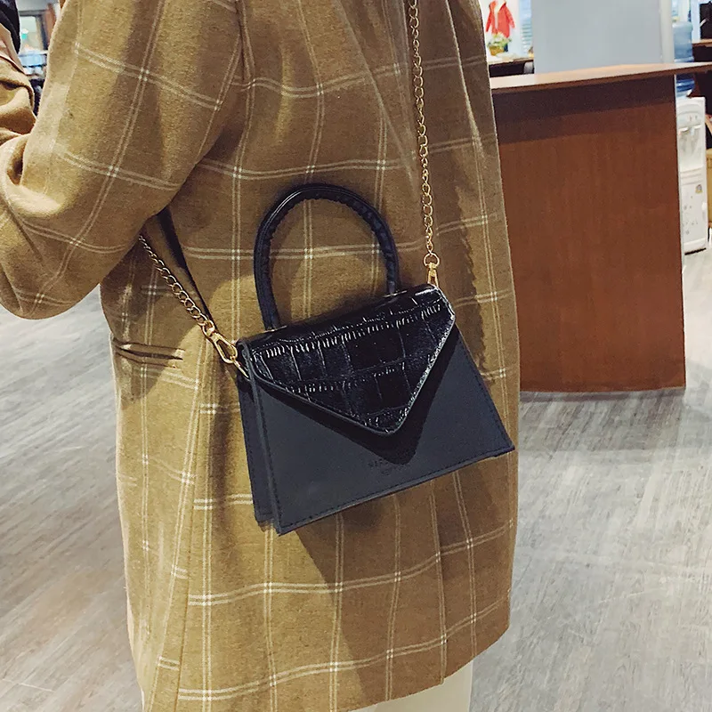 2019 Spring And Summer New Style Hand Triangle Cover Square Sling Bag Retro Versatile Chain Crossbody Bag INS Super Fire Fashion
2019 Spring And Summer New Style Hand Triangle Cover Square Sling Bag Retro Versatile Chain Crossbody Bag INS Super Fire Fashion