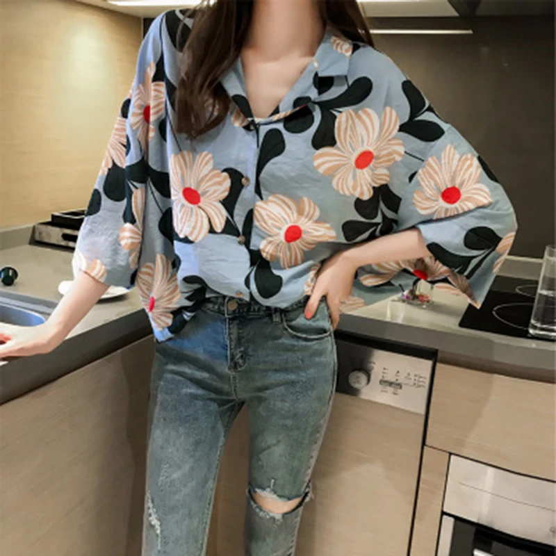 Summer Retro Print Short-sleeved Super Fairy Chiffon Shirt Jacket Temperament Commuter Women's Floral Sunscreen Shirt Women
Summer Retro Print Short-sleeved Super Fairy Chiffon Shirt Jacket Temperament Commuter Women's Floral Sunscreen Shirt Women