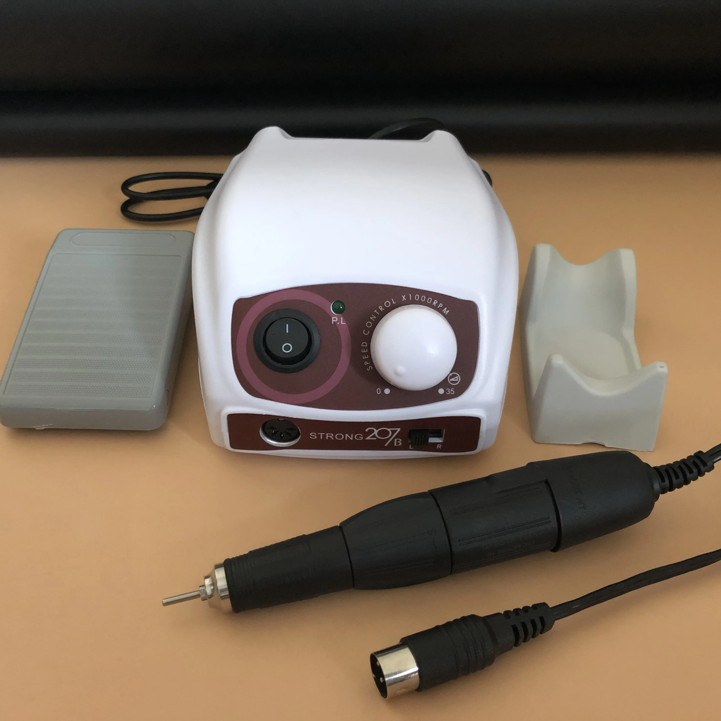 Dental Lab SAESHIN STRONG 207B Micromotor Machine 35K RPM Polishing STRONG 102L 35000RPM Handpiece 2.35mm chuck 
Dental Lab SAESHIN STRONG 207B Micromotor Machine 35K RPM Polishing STRONG 102L 35000RPM Handpiece 2.35mm chuck