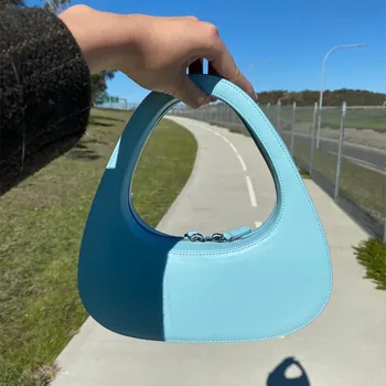 The French personality design triangle three-dimensional circle bag woman 2020 summer new commutercarries the bag with all hands 
The French personality design triangle three-dimensional circle bag woman 2020 summer new commutercarries the bag with all hands