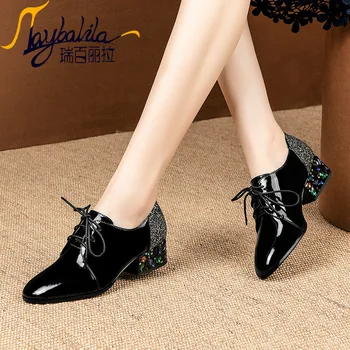 2019 autumn thick heel lace-up shoes women's genuine leather round head rhinestone heel large size medium 
2019 autumn thick heel lace-up shoes women's genuine leather round head rhinestone heel large size medium