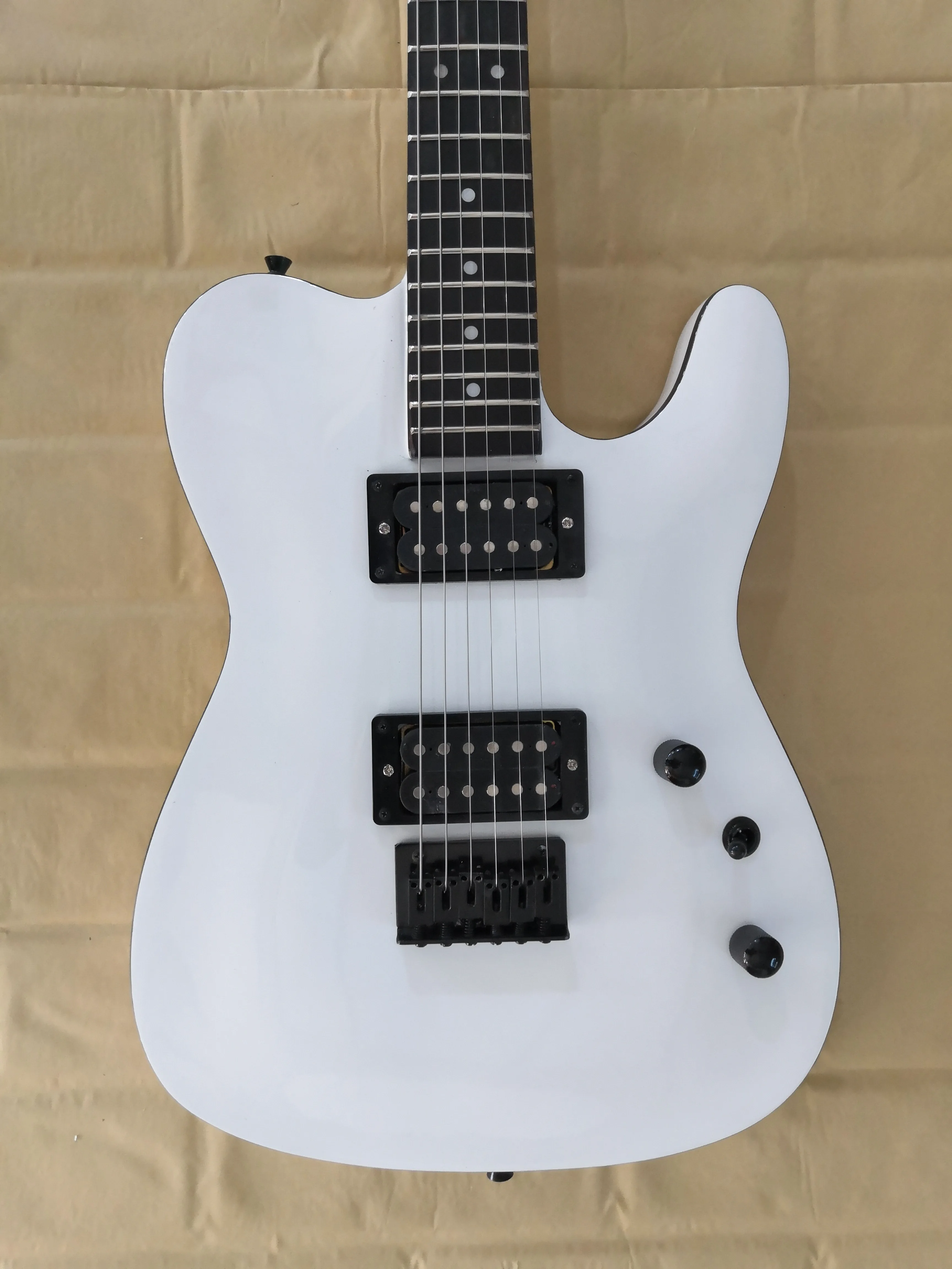 Factory custom Top Quality White Tlr Guitar with black Hardwares HH Pickups leopard print edged,customized!T-21
Factory custom Top Quality White Tlr Guitar with black Hardwares HH Pickups leopard print edged,customized!T-21