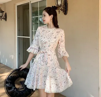 Runway Designer Vintage Patchwork Lace Printed Dress 2020 Summer Women Flare Sleeve Draped Mini Party Fishtail Dress
Runway Designer Vintage Patchwork Lace Printed Dress 2020 Summer Women Flare Sleeve Draped Mini Party Fishtail Dress