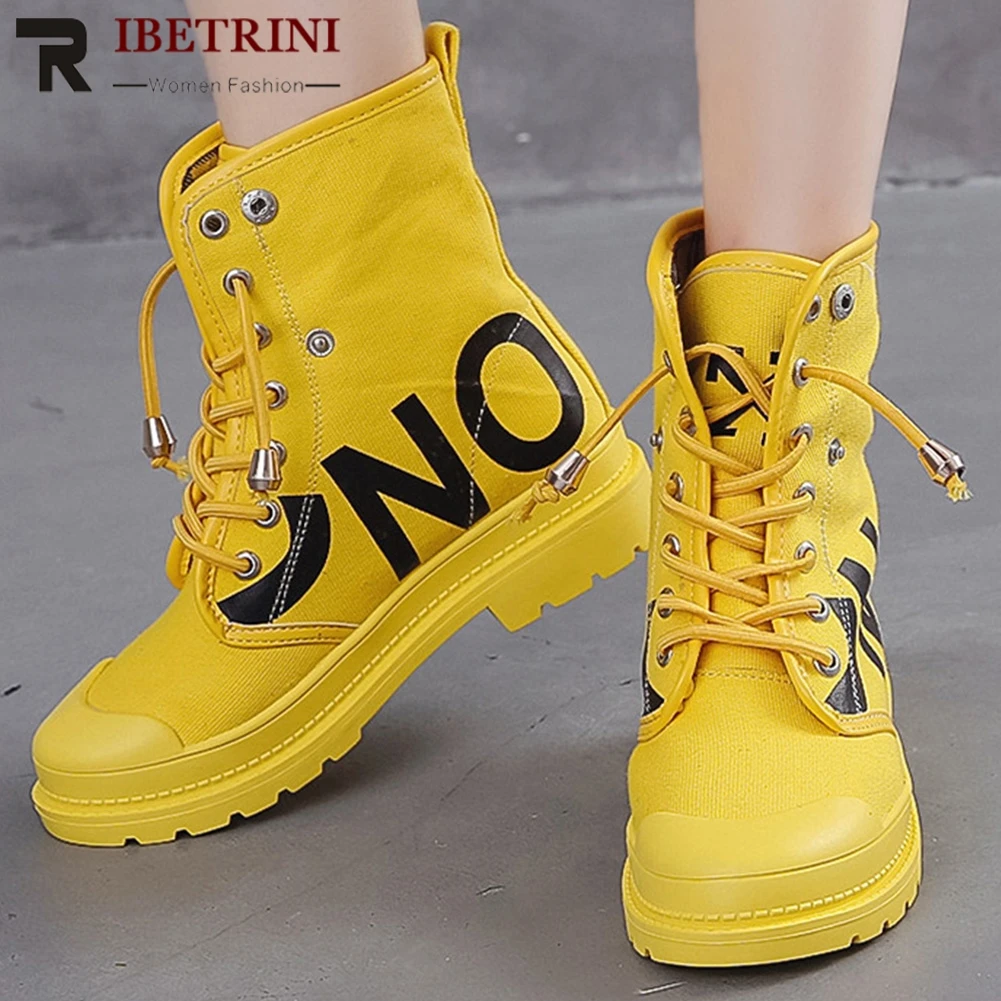 RIBETRINI Street Ankle Boots Woman Hot Sale Square Heels Lace Up British Boots Round Toe Autumn Spring Boots Female Shoes
RIBETRINI Street Ankle Boots Woman Hot Sale Square Heels Lace Up British Boots Round Toe Autumn Spring Boots Female Shoes