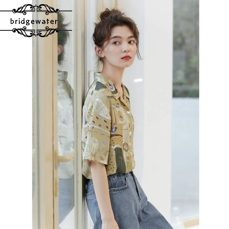Retro short-sleeved shirt woman ins printing student wild loose polyester suit collar all-match button sunscreen shirt
Retro short-sleeved shirt woman ins printing student wild loose polyester suit collar all-match button sunscreen shirt