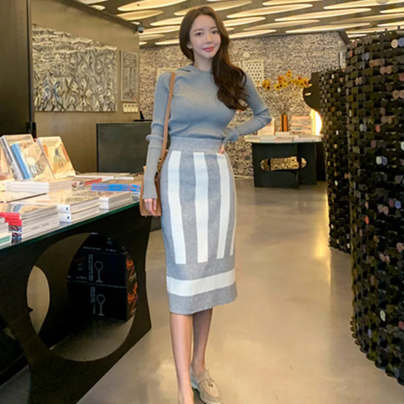 Fashion Knitted 2 Pieces Set Women 2020 Autumn Winter Temperament Hooded Pullover Sweaters + Elastic Waist Striped Pencil Skirts
Fashion Knitted 2 Pieces Set Women 2020 Autumn Winter Temperament Hooded Pullover Sweaters + Elastic Waist Striped Pencil Skirts