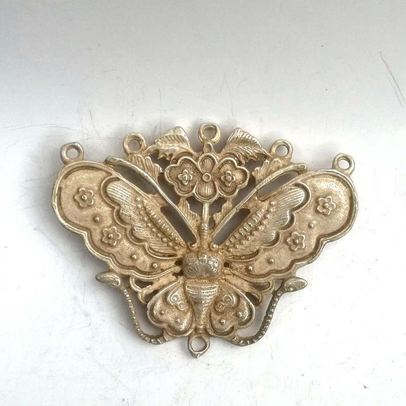 YIZHU CULTUER ART Collection Old Chinese Tibet Silver Carving Butterfly Amulet Pendant Decoration 
YIZHU CULTUER ART Collection Old Chinese Tibet Silver Carving Butterfly Amulet Pendant Decoration