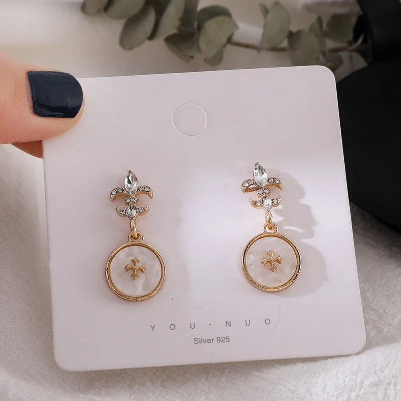 Korea new style restoring ancient ways baroque rhinestone earring fashionable temperament ear nail
Korea new style restoring ancient ways baroque rhinestone earring fashionable temperament ear nail