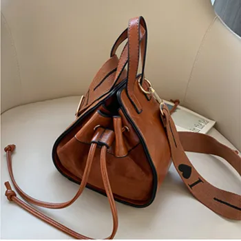 Mini Barrel-shaped Crossbody Bags For Women 2020 Fashion Soft PU Leather Shoulder Messenger Bag String Ladies Purses and Handbag
Mini Barrel-shaped Crossbody Bags For Women 2020 Fashion Soft PU Leather Shoulder Messenger Bag String Ladies Purses and Handbag