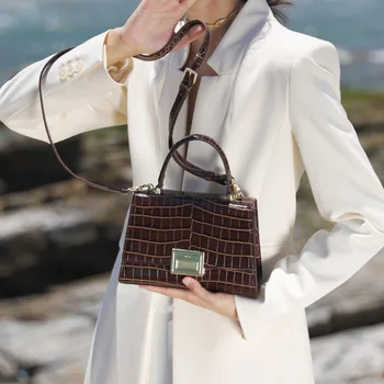 Crocodile Pattern Solid Color Small Square Bag 2020 New Simplicity Fashion Portable Shoulder Bag A697
Crocodile Pattern Solid Color Small Square Bag 2020 New Simplicity Fashion Portable Shoulder Bag A697