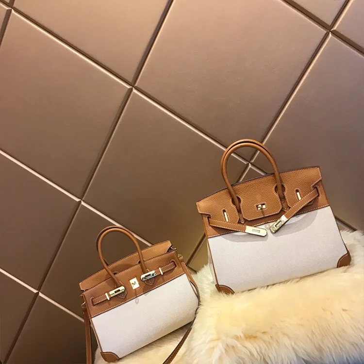 Quality Woman Package Fund 2019 Early Autumn Canvas Match Cowhide Package Hit Color Hand Bill Of Lading Shoulder Package
Quality Woman Package Fund 2019 Early Autumn Canvas Match Cowhide Package Hit Color Hand Bill Of Lading Shoulder Package