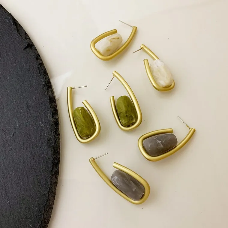 2020 Korean retro Punk Metal Earrings simple Gold Color Drop Earrings Fashion jewelry for women
2020 Korean retro Punk Metal Earrings simple Gold Color Drop Earrings Fashion jewelry for women