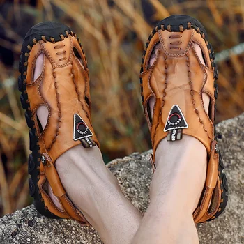 2020 summer new Baotou sandals men's tide leather outdoor non-slip casual shoes men's beach leather sandals 
2020 summer new Baotou sandals men's tide leather outdoor non-slip casual shoes men's beach leather sandals