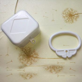 Kids Hand Plastic Pull String Clockwork Cord Music Box Pull Ring Music Box White ABS Baby Bed Bell Rattle Toy Birthday Gift 
Kids Hand Plastic Pull String Clockwork Cord Music Box Pull Ring Music Box White ABS Baby Bed Bell Rattle Toy Birthday Gift