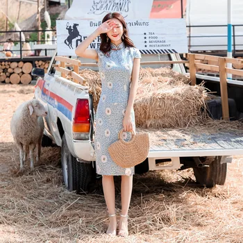 Literary Style Fresh Printing Mid Length Cheongsam 2020 Summer New Stand Collar Buckle Slim High Split Hem Daily Cheongsam Dress 
Literary Style Fresh Printing Mid Length Cheongsam 2020 Summer New Stand Collar Buckle Slim High Split Hem Daily Cheongsam Dress